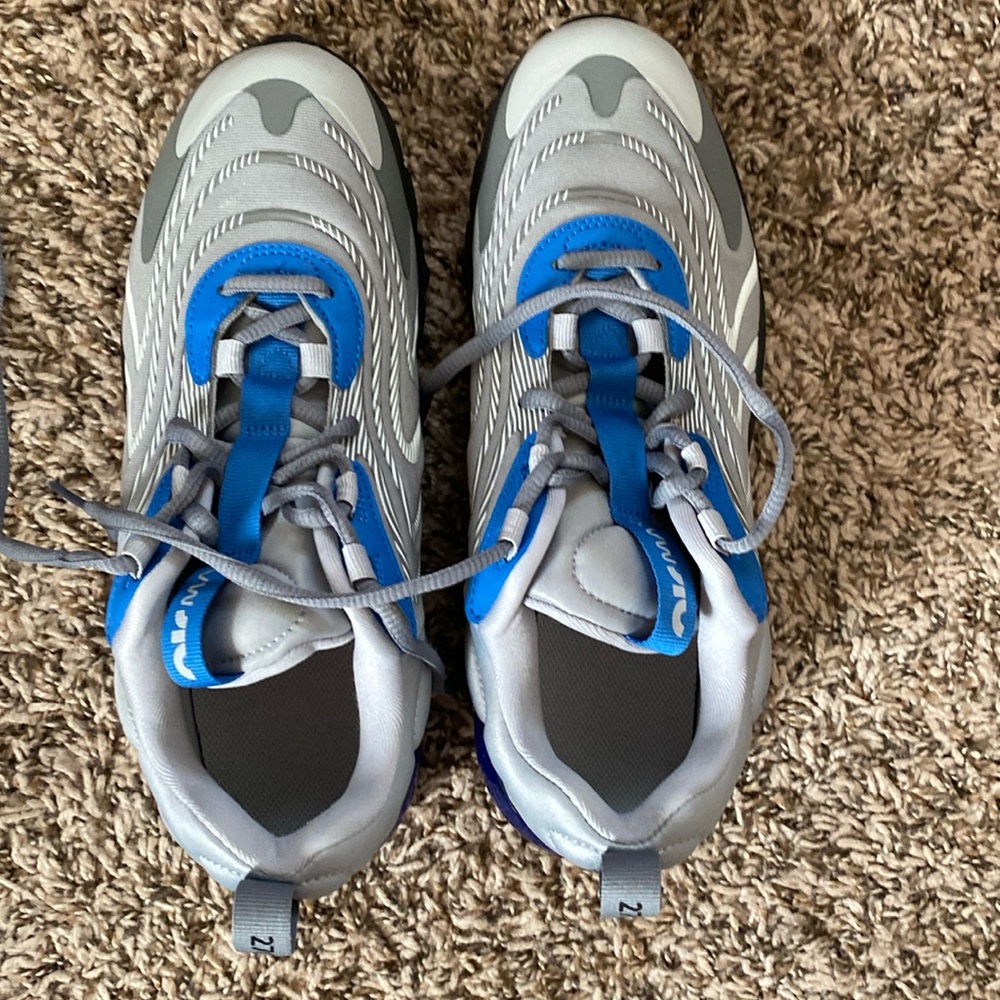 NIKE AirMax 270 React Youth Size 6/38.5